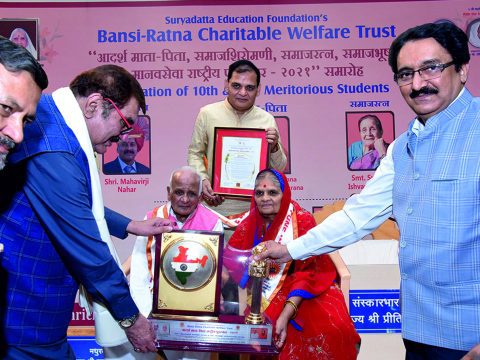 Award ceremony at Management Institute in Pune