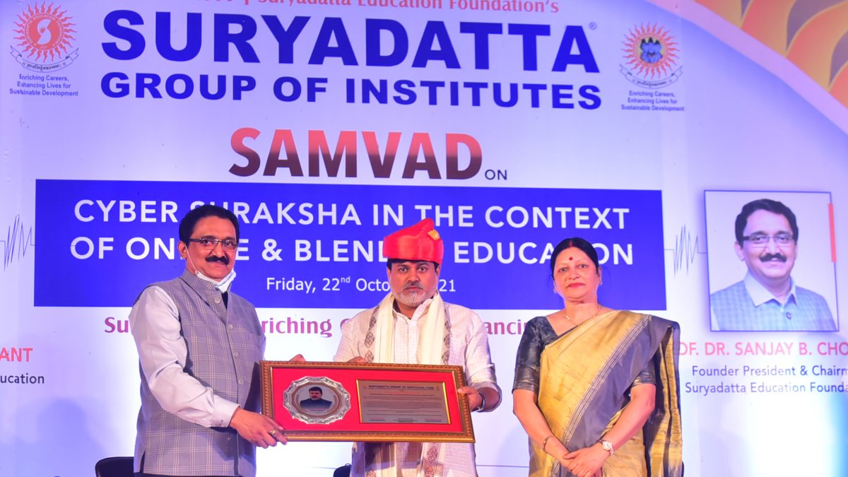 Award ceremony at Management Institute in Pune
